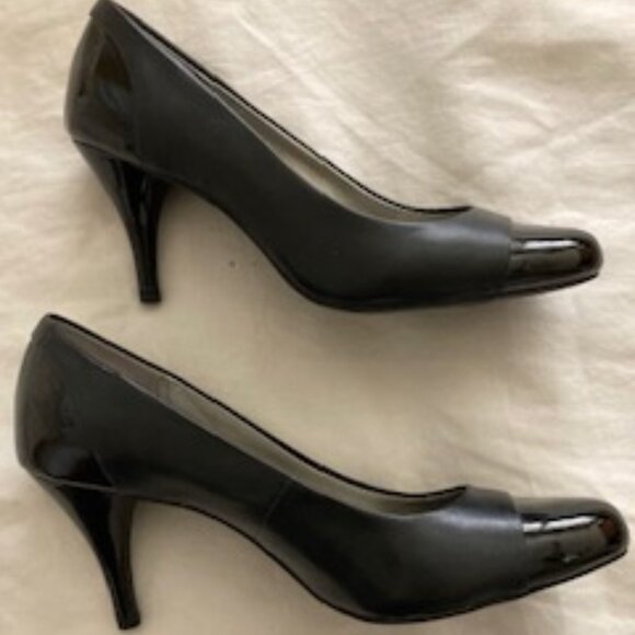 Bandolino BD7 Cunning Black Pumps Multi Leather with Patent Caps  Size 8.5 - Picture 5 of 9